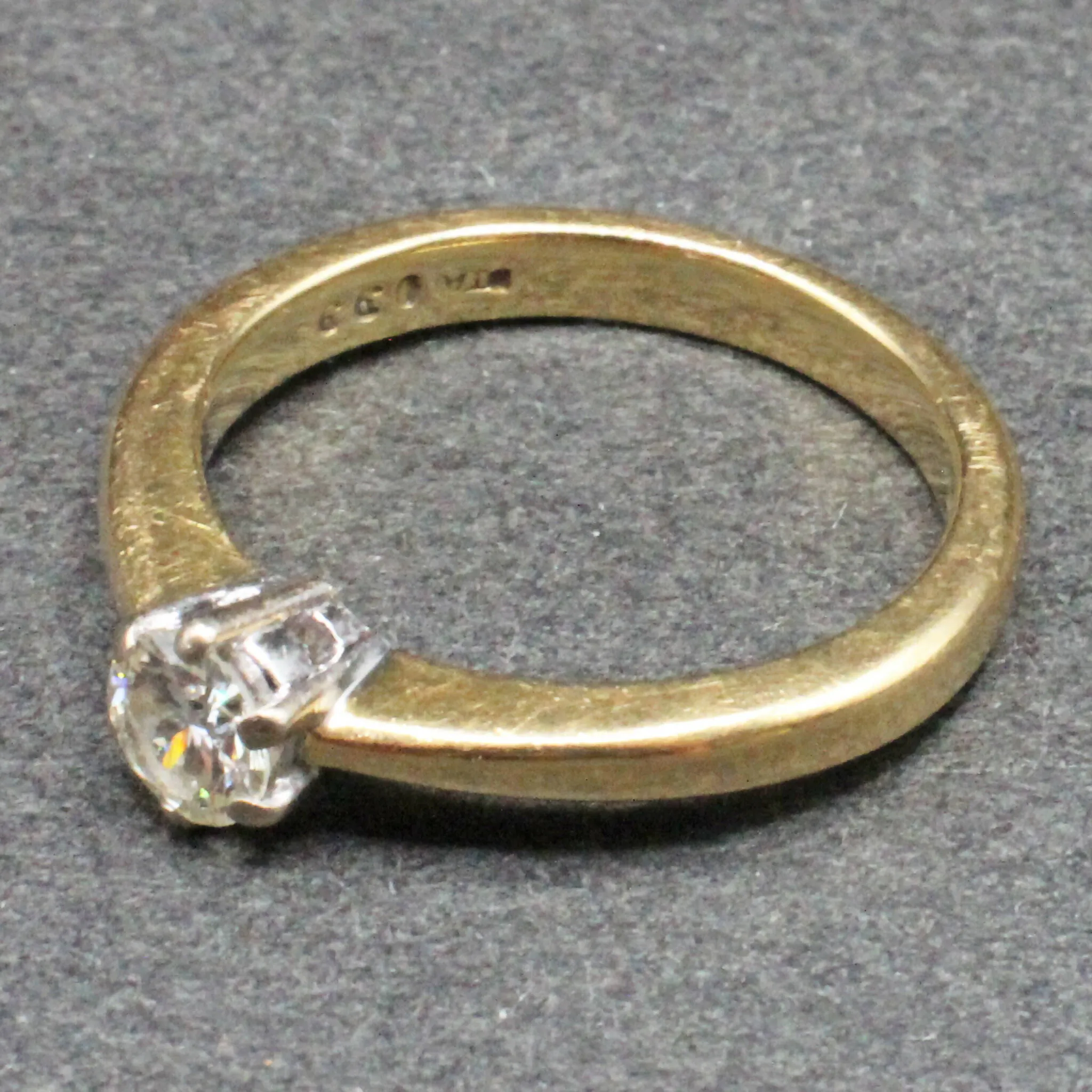 18ct gold .33 carat diamond solitaire ring