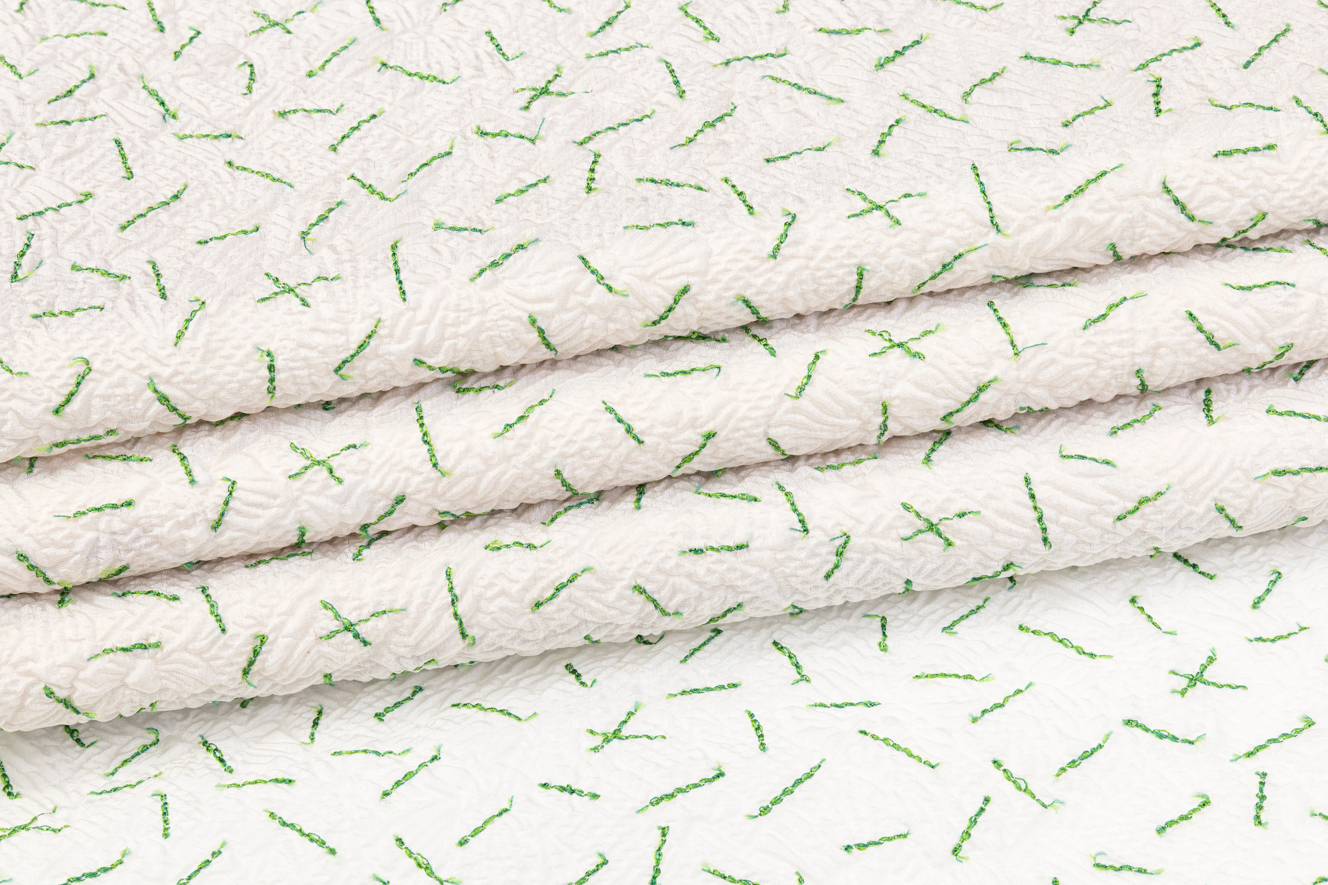 Crinkled and Embroidered Silk - White / Green